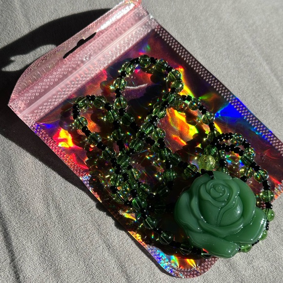 3D JADE CARVED ROSE 24-IN BEAD NECKLACE - Picture 4 of 6